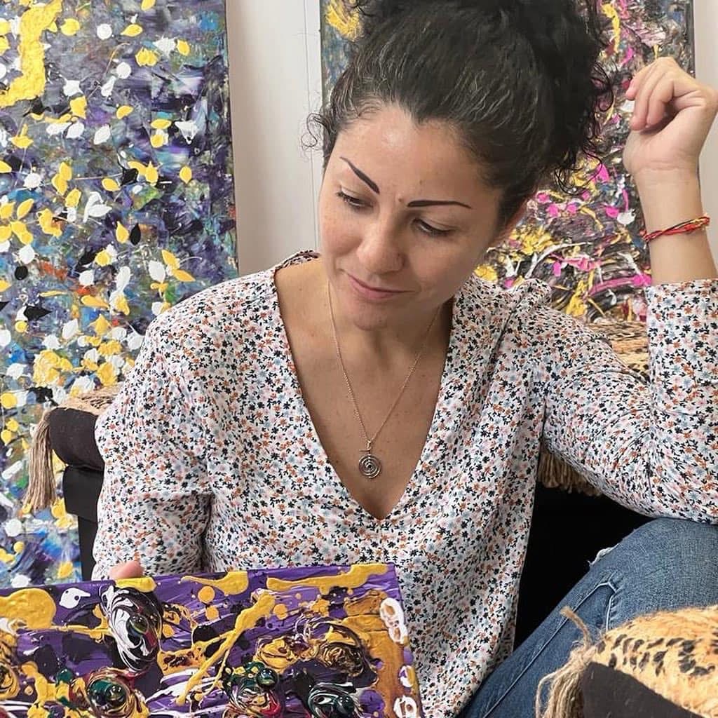 Claudia Ottone: Artista eccentrica con i piedi per terra e la testa per&nbsp;aria.